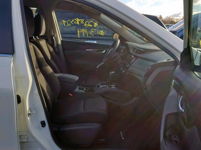 KNMAT2MV7JP508634 - 2018 NISSAN ROGUE S WHITE photo 5