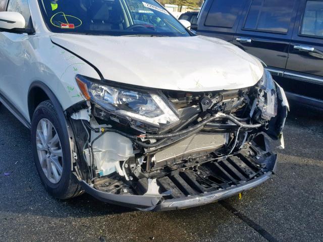 KNMAT2MV7JP508634 - 2018 NISSAN ROGUE S WHITE photo 9