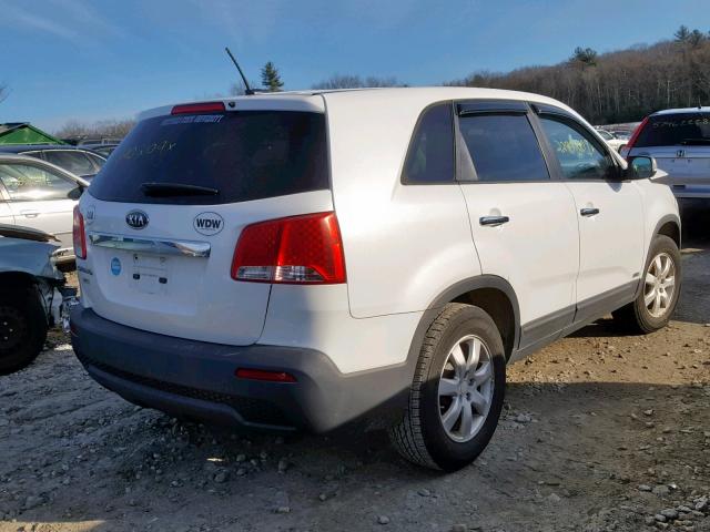 5XYKTCA16BG011638 - 2011 KIA SORENTO BA WHITE photo 4