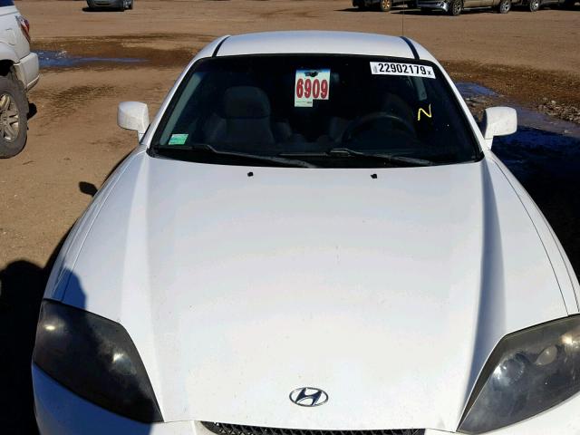 KMHHM65D16U222257 - 2006 HYUNDAI TIBURON GS WHITE photo 9