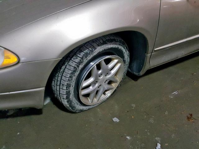 2B3HD46R72H239078 - 2002 DODGE INTREPID S 棕色 照片 9