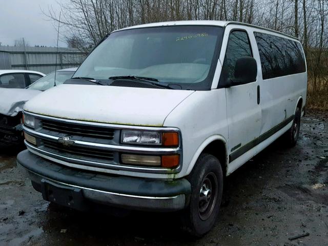 1GAHG39J1Y1265343 - 2000 CHEVROLET EXPRESS G3 WHITE photo 2