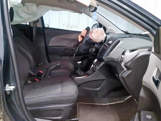 1G1JD5SB4D4119391 - 2013 CHEVROLET SONIC LT ნაცრისფერი ფოტო 5