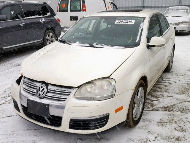 3VWHM31K28M049764 - 2008 VOLKSWAGEN JETTA 2.5L WHITE photo 2