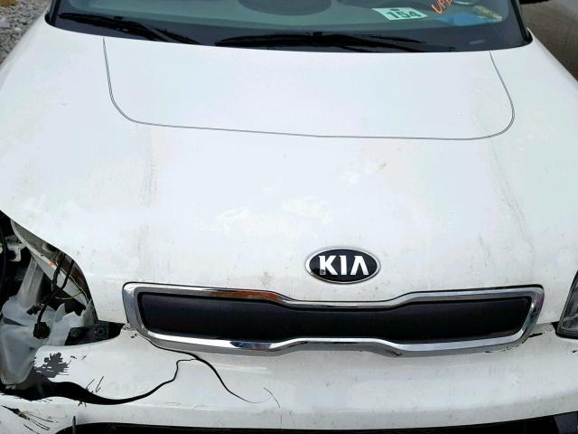 KNDJN2A20F7151454 - 2015 KIA SOUL WHITE photo 7