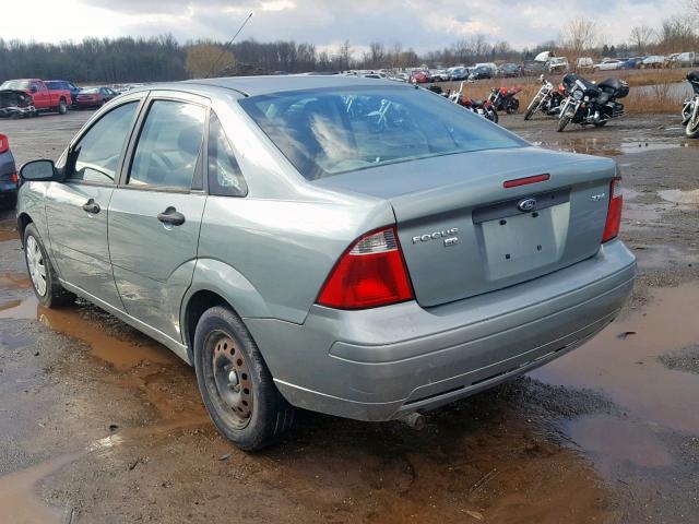 1FAFP34N85W137131 - 2005 FORD FOCUS ZX4 GRAY photo 3