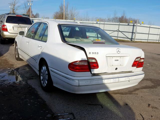 WDBJF65J81B329069 - 2001 MERCEDES-BENZ E 320 WHITE photo 3