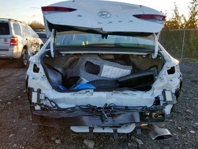 5NPE34AF5JH725699 - 2018 HYUNDAI SONATA SPO WHITE photo 9