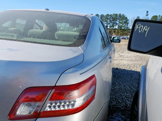 4T1BF3EK0AU055606 - 2010 TOYOTA CAMRY BASE 银色 照片 4