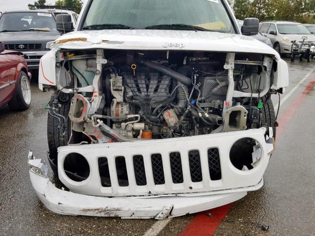 1C4NJPBAXFD209054 - 2015 JEEP PATRIOT SP WHITE photo 9