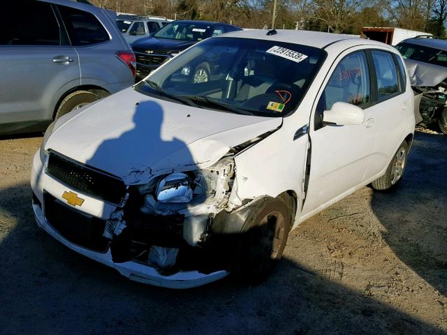 KL1TD66E19B671550 - 2009 CHEVROLET AVEO LS WHITE photo 2