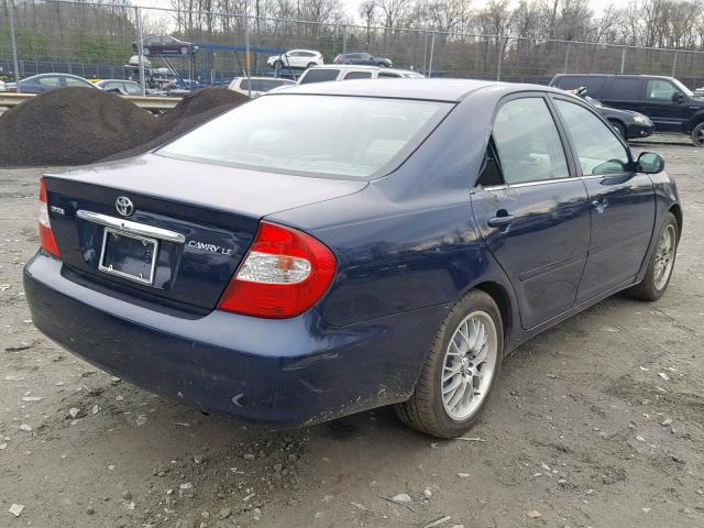 4T1BE32K32U589174 - 2002 TOYOTA CAMRY LE BLUE photo 4