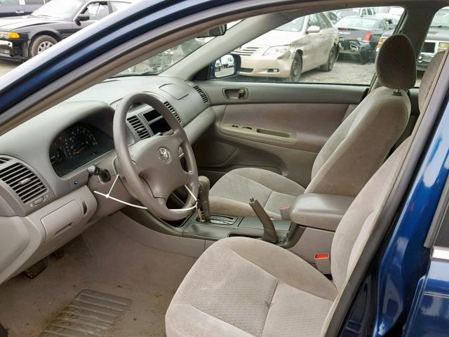 4T1BE32K32U589174 - 2002 TOYOTA CAMRY LE BLUE photo 5