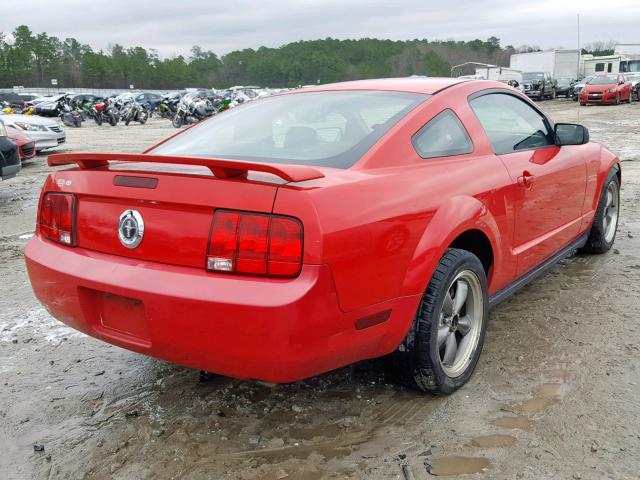 1ZVFT80N555171166 - 2005 FORD MUSTANG RED photo 4