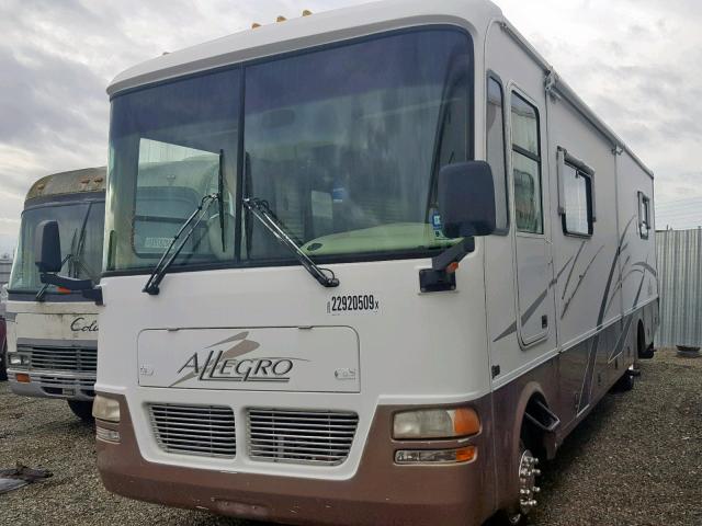 5B4MP67G233356302 - 2003 WORKHORSE CUSTOM CHASSIS MOTORHOME WHITE photo 2