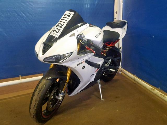 SMTD03NS7CT527504 - 2012 TRIUMPH MOTORCYCLE DAYTONA 67 WHITE photo 2