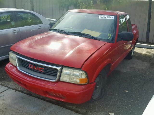 1GTCS195628117078 - 2002 GMC SONOMA RED photo 2