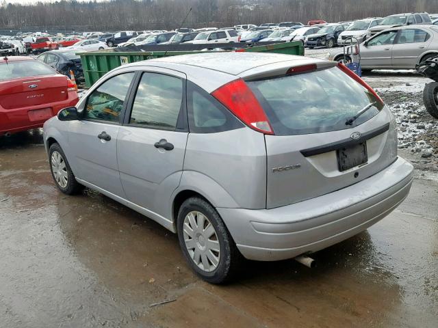 3FAFP37N05R132729 - 2005 FORD FOCUS ZX5 SILVER photo 3