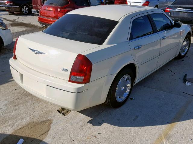 2C3JA53G45H135660 - 2005 CHRYSLER 300 TOURIN CREAM photo 4