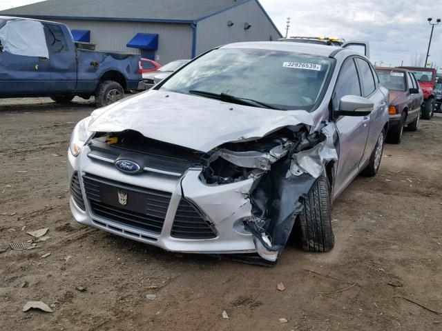 1FAHP3F21CL342090 - 2012 FORD FOCUS SE SILVER photo 2