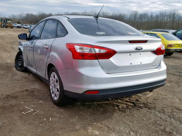 1FAHP3F21CL342090 - 2012 FORD FOCUS SE SILVER photo 3