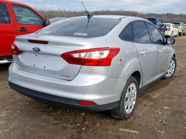 1FAHP3F21CL342090 - 2012 FORD FOCUS SE SILVER photo 4