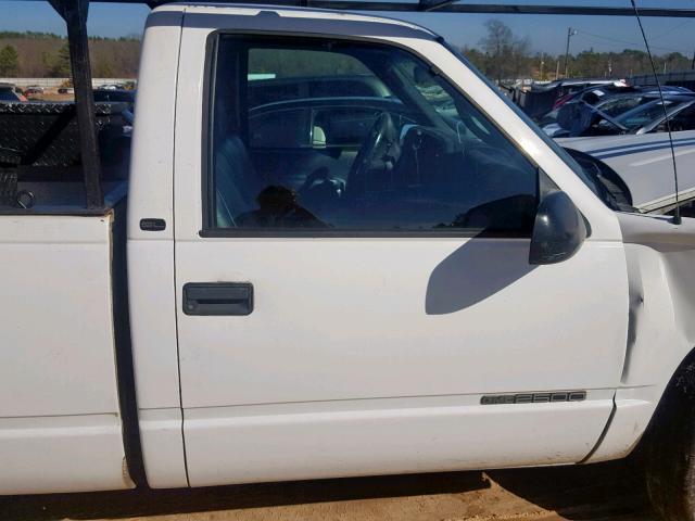 1GTGC24R4XR712964 - 1999 GMC SIERRA C25 WHITE photo 5