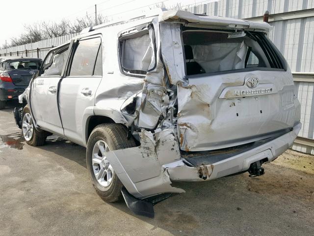 JTEBU5JR2J5574669 - 2018 TOYOTA 4RUNNER SR SILVER photo 3