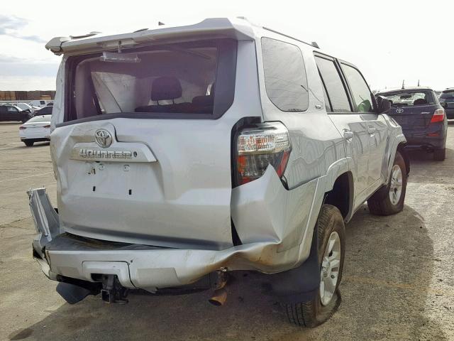 JTEBU5JR2J5574669 - 2018 TOYOTA 4RUNNER SR SILVER photo 4