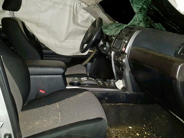 JTEBU5JR2J5574669 - 2018 TOYOTA 4RUNNER SR SILVER photo 5