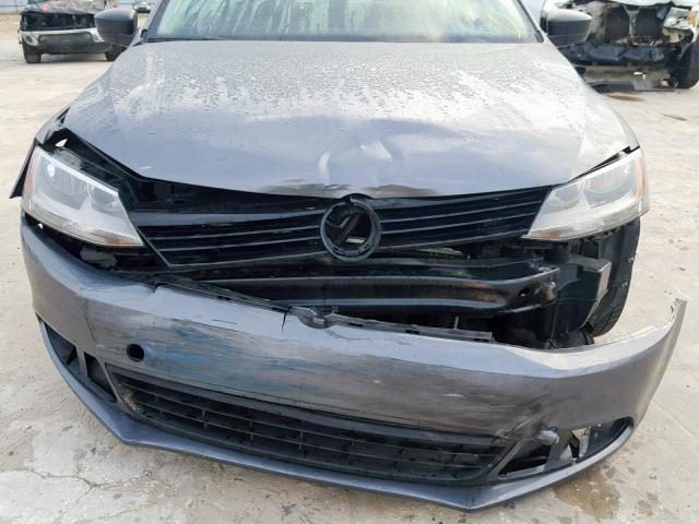 3VW2K7AJ7DM240696 - 2013 VOLKSWAGEN JETTA BASE Մոխրագույն լուսանկար 9