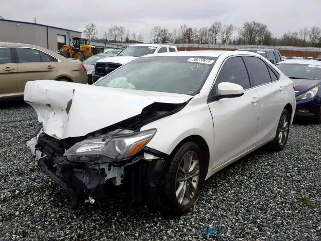 4T1BF1FK3FU072443 - 2015 TOYOTA CAMRY LE WHITE photo 2