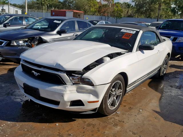 1ZVBP8ENXA5110272 - 2010 FORD MUSTANG WHITE photo 2