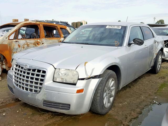 2C3KA43R68H268778 - 2008 CHRYSLER 300 LX SILVER photo 2