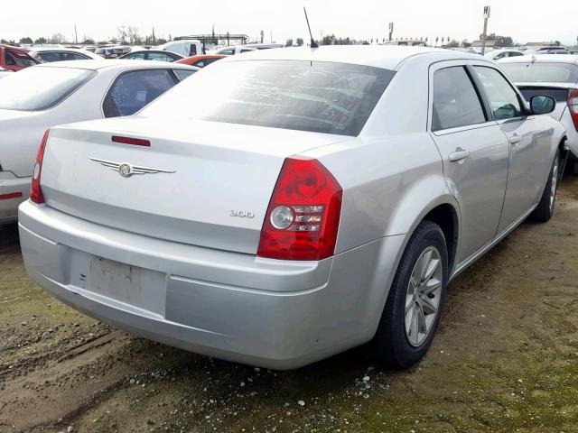 2C3KA43R68H268778 - 2008 CHRYSLER 300 LX SILVER photo 4