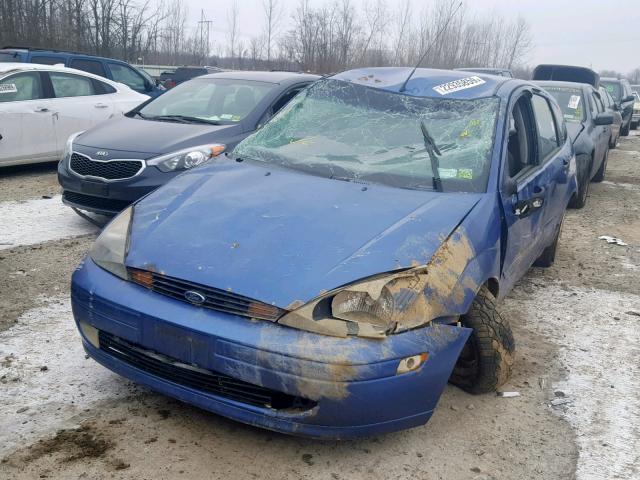 3FAFP373X3R137156 - 2003 FORD FOCUS ZX5 BLUE photo 2