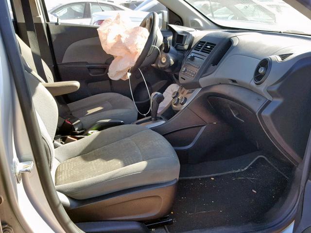 1G1JA5SH9D4207415 - 2013 CHEVROLET SONIC LS SILVER photo 5