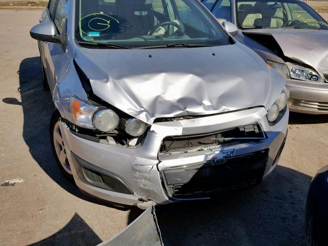 1G1JA5SH9D4207415 - 2013 CHEVROLET SONIC LS SILVER photo 9