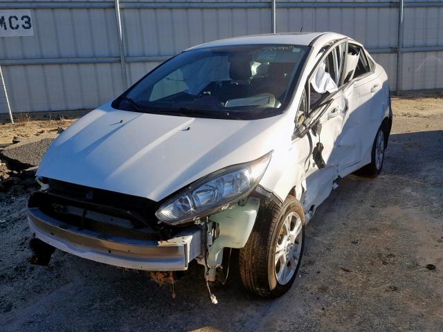 3FADP4BJ2GM103198 - 2016 FORD FIESTA SE WHITE photo 2