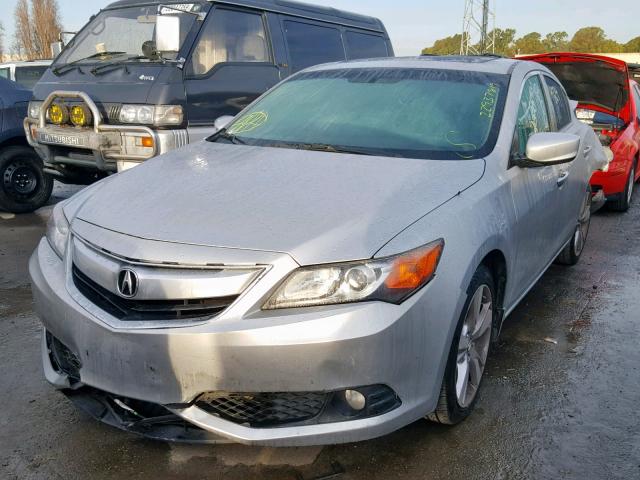 19VDE1F72DE010581 - 2013 ACURA ILX 20 TEC SILVER photo 2