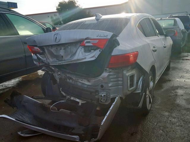 19VDE1F72DE010581 - 2013 ACURA ILX 20 TEC SILVER photo 4