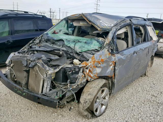 5TDKK3DC1BS128420 - 2011 TOYOTA SIENNA LE SILVER photo 2