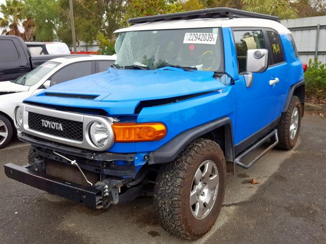 JTEBU11F070043202 - 2007 TOYOTA FJ CRUISER BLUE photo 2