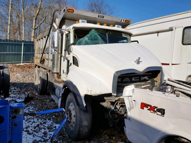 1M2AG11CX6M024141 - 2006 MACK 700 CV700 WHITE photo 1