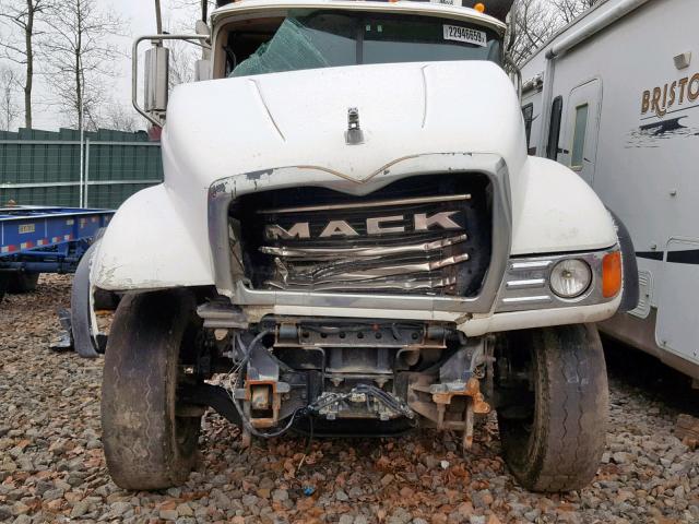 1M2AG11CX6M024141 - 2006 MACK 700 CV700 WHITE photo 9