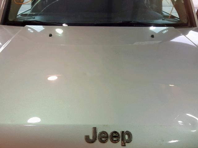 1J4RG4GK4AC137132 - 2010 JEEP COMMANDER SILVER photo 9