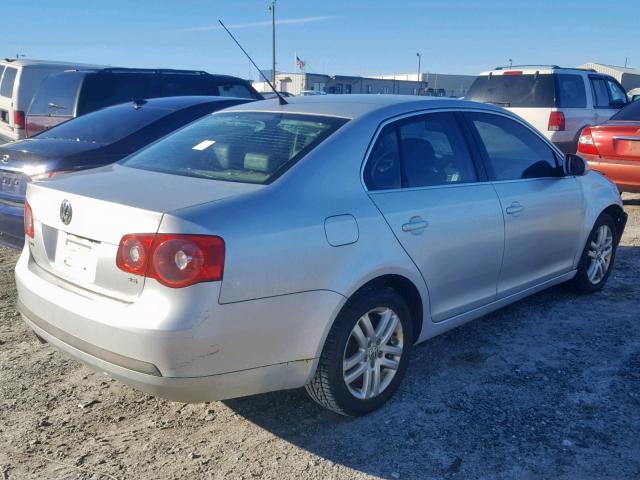 3VWEF71KX7M076343 - 2007 VOLKSWAGEN JETTA WOLF SILVER photo 4