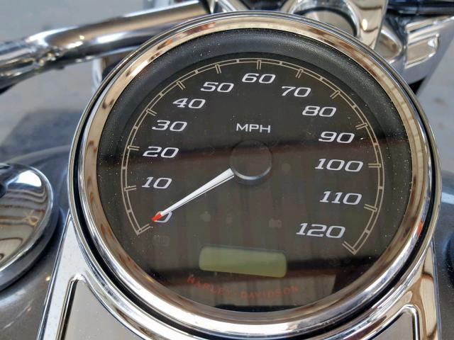 1HD1FBC11HB674871 - 2017 HARLEY-DAVIDSON FLHR ROAD SILVER photo 8