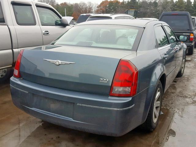 2C3JA53G05H109167 - 2005 CHRYSLER 300 TOURIN GREEN photo 4