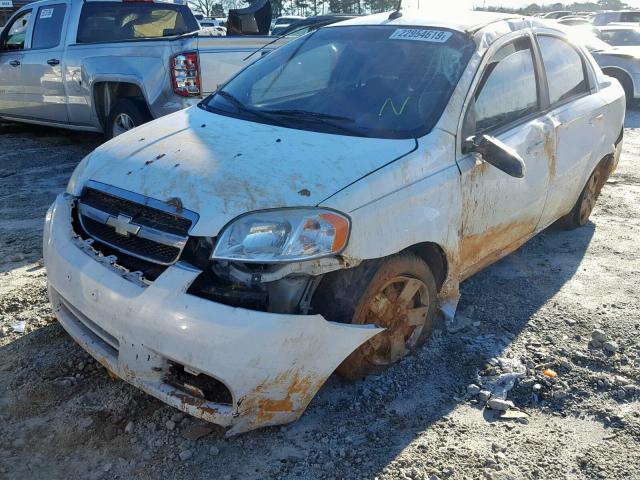 KL1TD56E09B615173 - 2009 CHEVROLET AVEO LS WHITE photo 2